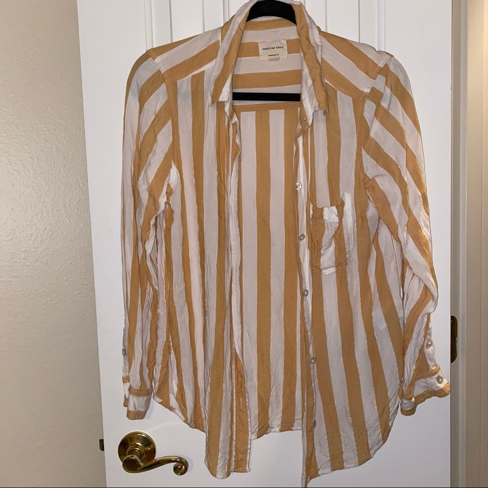 American Eagle Button Up Top